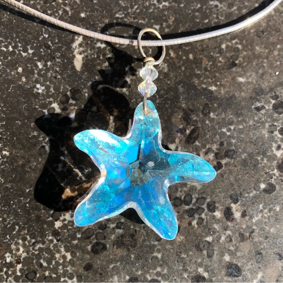 Pretty little crystal starfish charm with silver wire & hook and 2 crystal beads - Picture 10 of 10